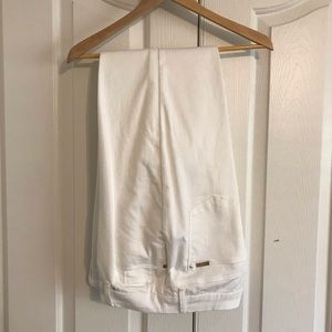 Chico’s White size 2.5 So Slimming Girlfriend Slim leg Ankle Pant